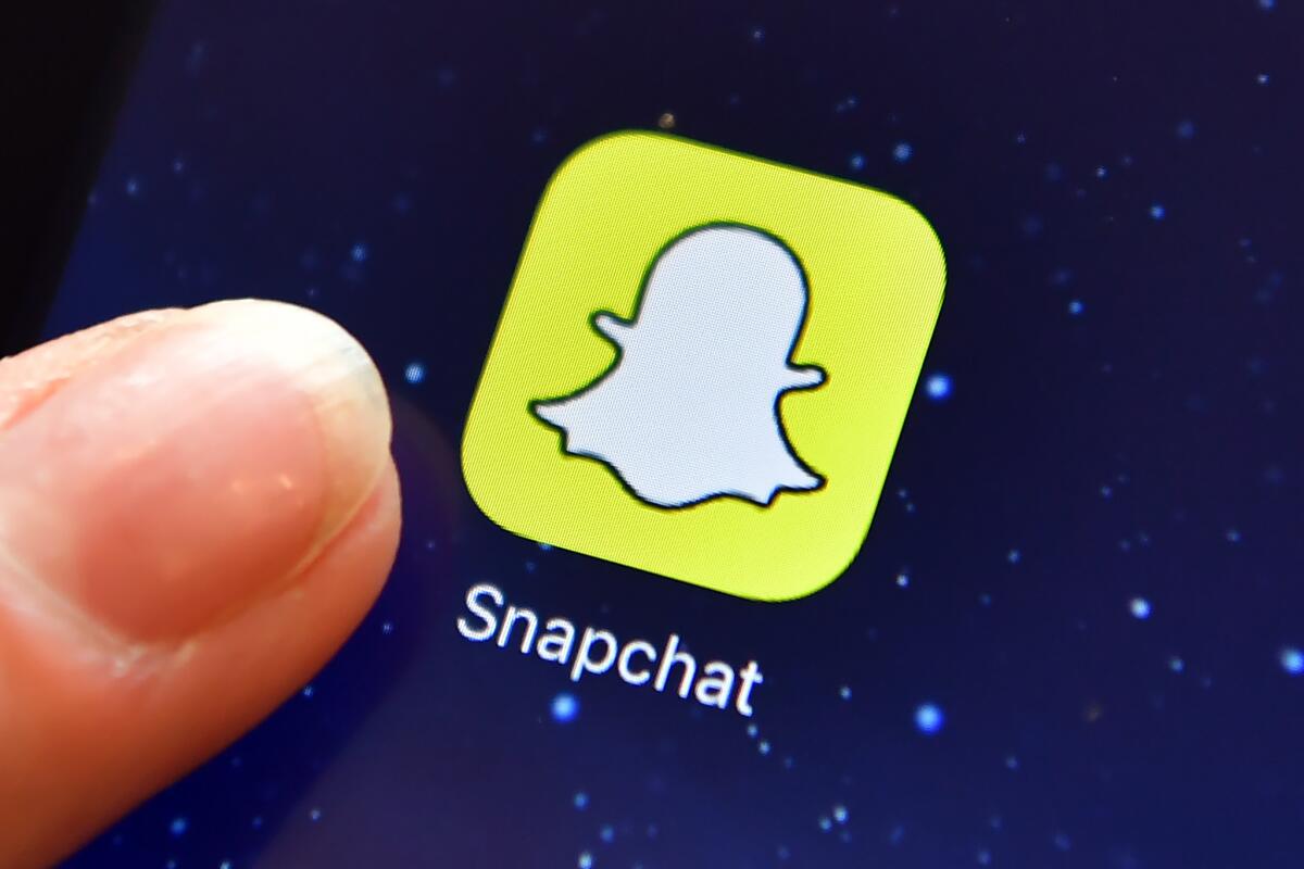 Snapchat is expected to release camera-carrying eyewear later that will pair with its video-sharing app.