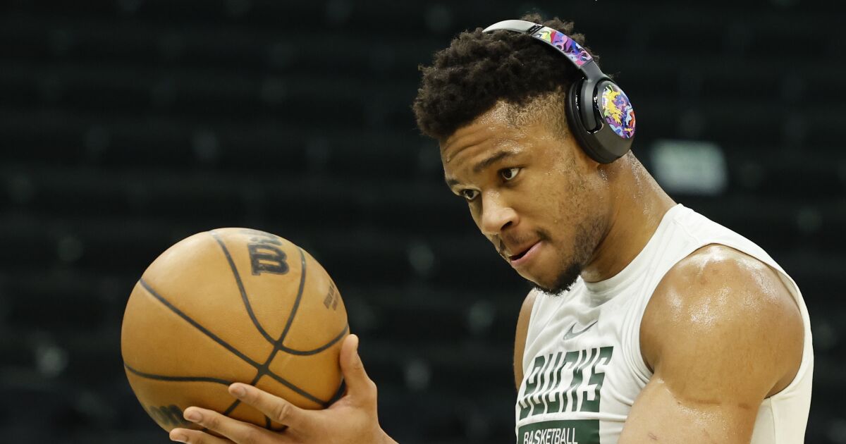 ‘Less hate here on Threads’: Giannis, Tom Brady among athletes embracing Twitter rival
