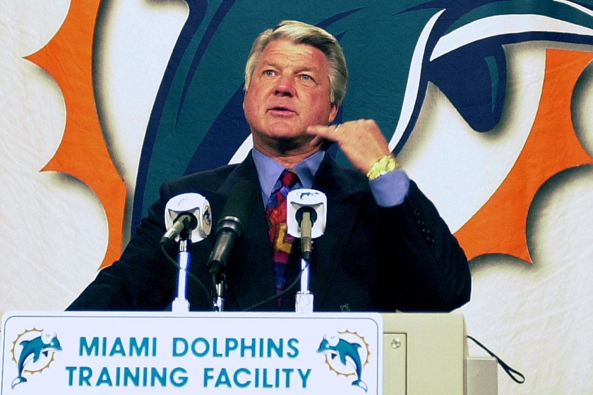 FT LAUDERDALE, UNITED STATES: Miami Dolphins Head Coach Jimmy Johnson addresses the media during a press conference.