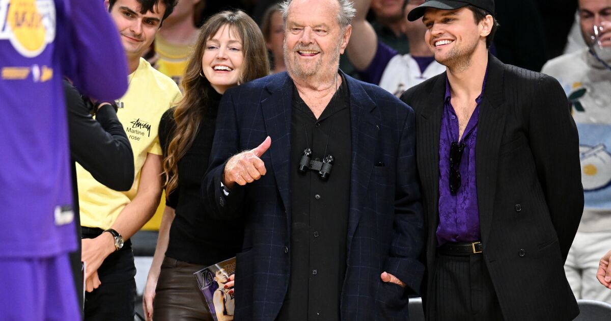 Jack Nicholson returns courtside to cheer beloved Lakers to playoff win