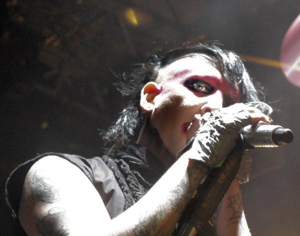 Marilyn Manson has the flu, collapses during Canada concert
