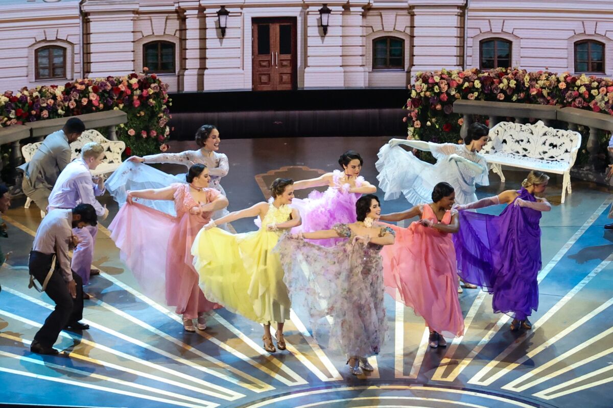Dancers perform "Naatu Naatu" at the Oscars.