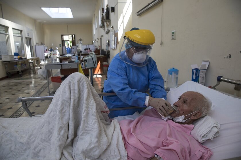 Miedo y esfuerzo en histórico hospital de Perú ante COVID-19 - San Diego  Union-Tribune en Español