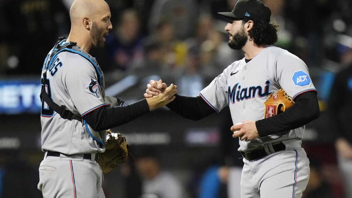 Marlins score seven in 1st against Mets in 2007 finale 