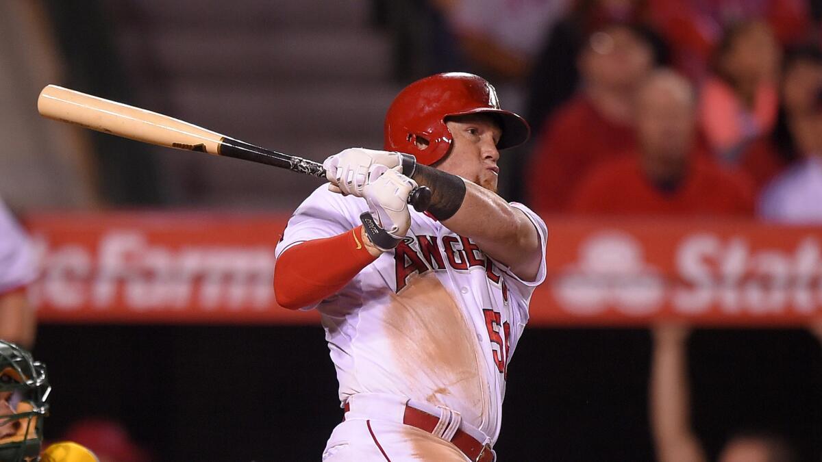 Angels' Kole Calhoun hits tiebreaking homer in eighth inning to