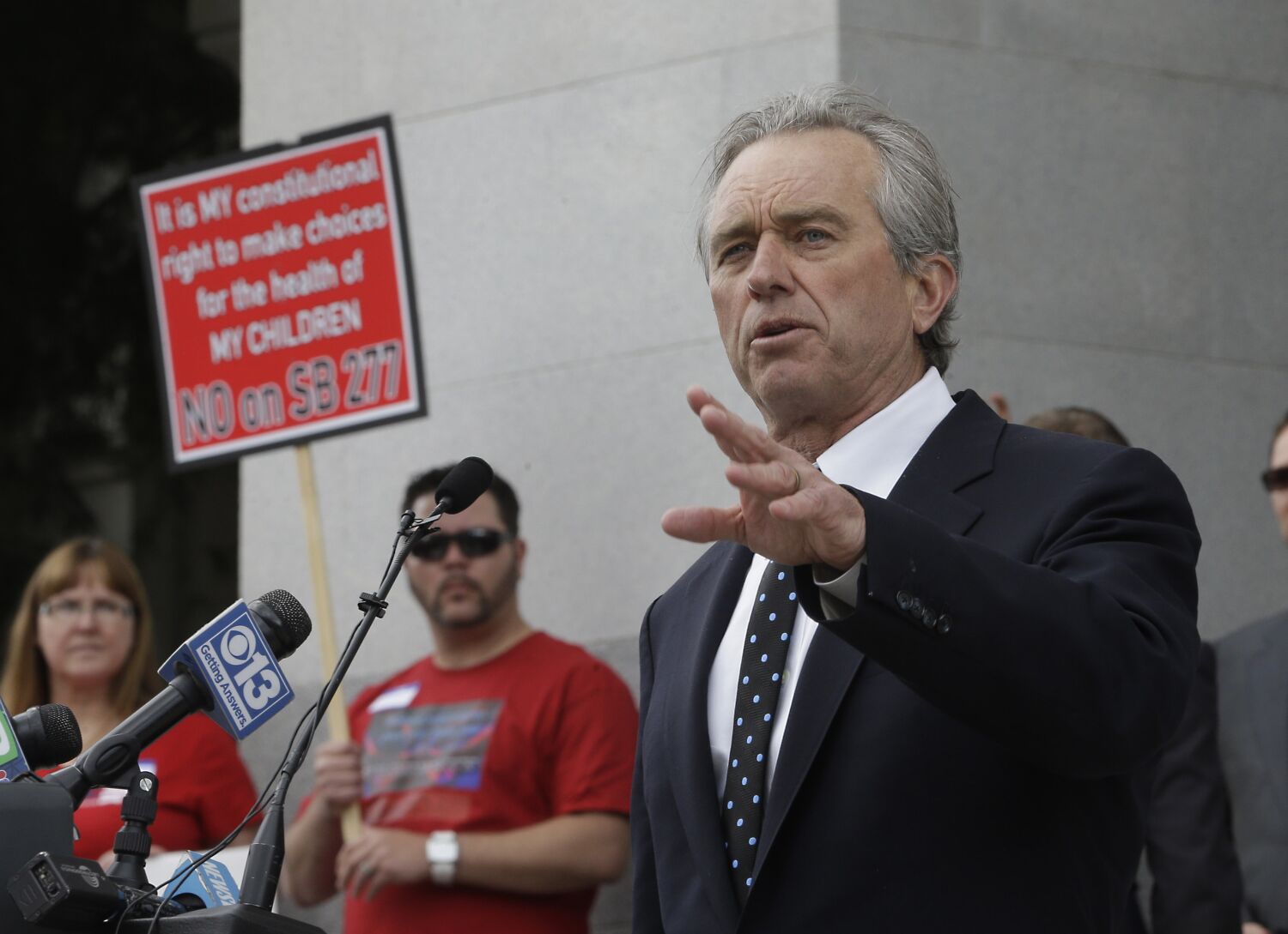 Abcarian: In terms of ignorance, Robert F. Kennedy Jr.'s presidential bid is the second coming of Donald Trump