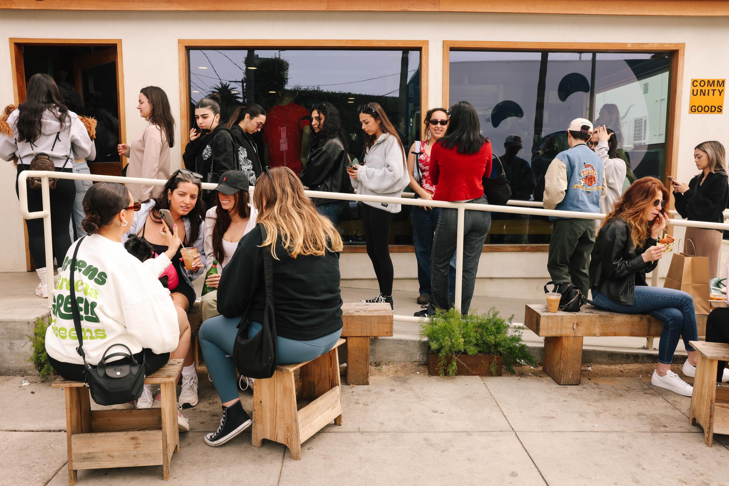 Why is Gen Z waiting an hour for coffee at Community Goods? - Los