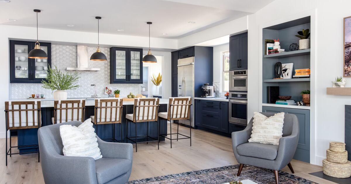 From brown to vibrant: Del Sur residence sheds darkish inside, embraces the sunshine From brown to vibrant: Del Sur residence sheds darkish inside, embraces the sunshine