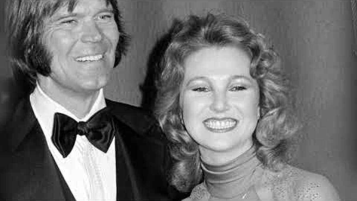 Appreciation Glen Campbell S Alzheimer S Battle Added A Heroic Coda To A Pop Country Star S Life Los Angeles Times