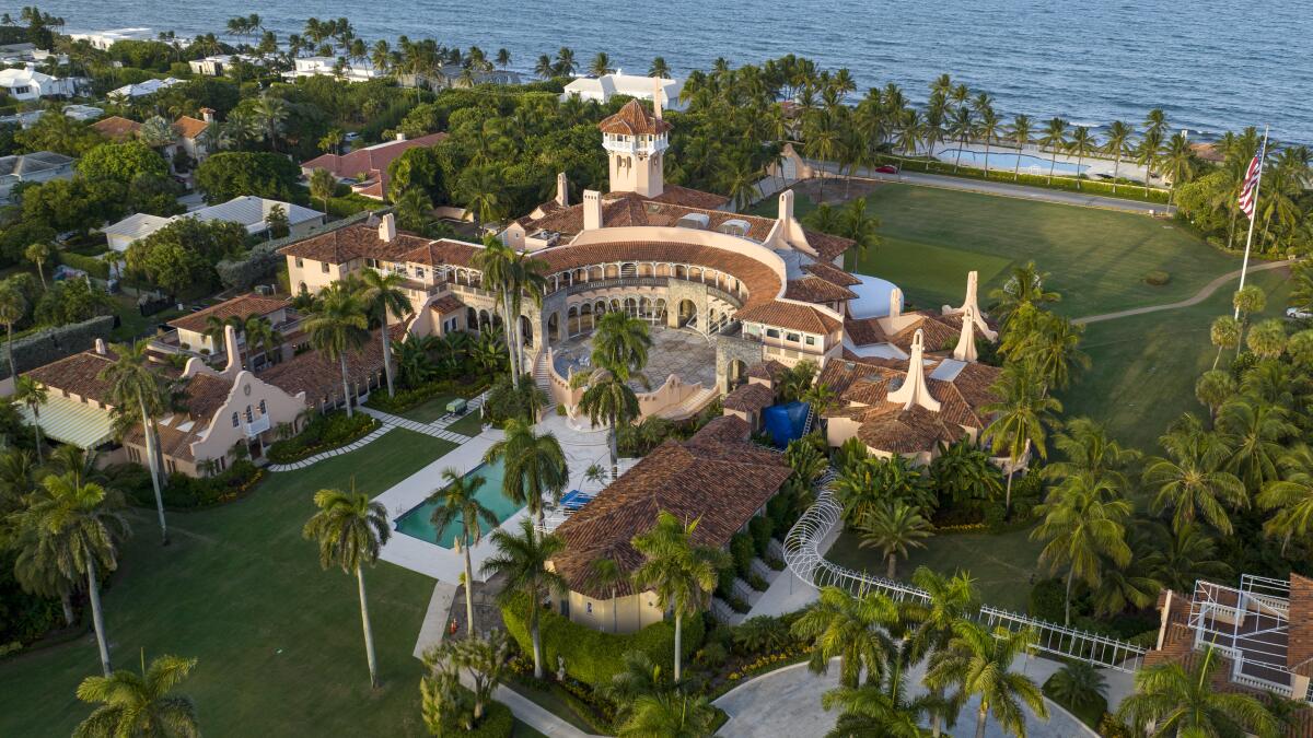 Vista aérea de la mansión Mar-a-Lago del ex presidente Donald Trump en Florida, 