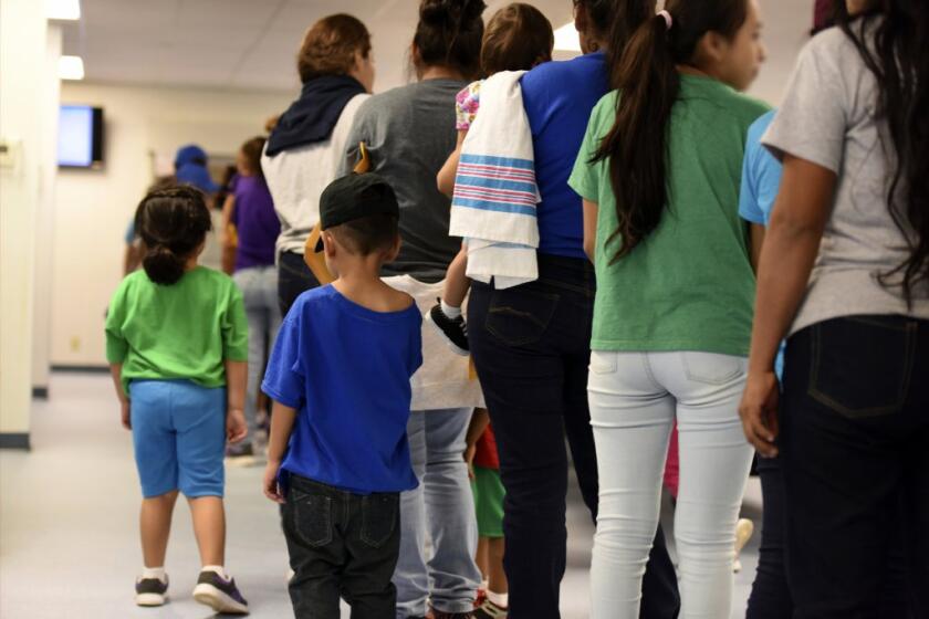 Por ahora, en Los Ángeles, varias organizaciones pro inmigrantes se han demostrado en contra de una instalación de detención para niños indocumentados en Arleta,