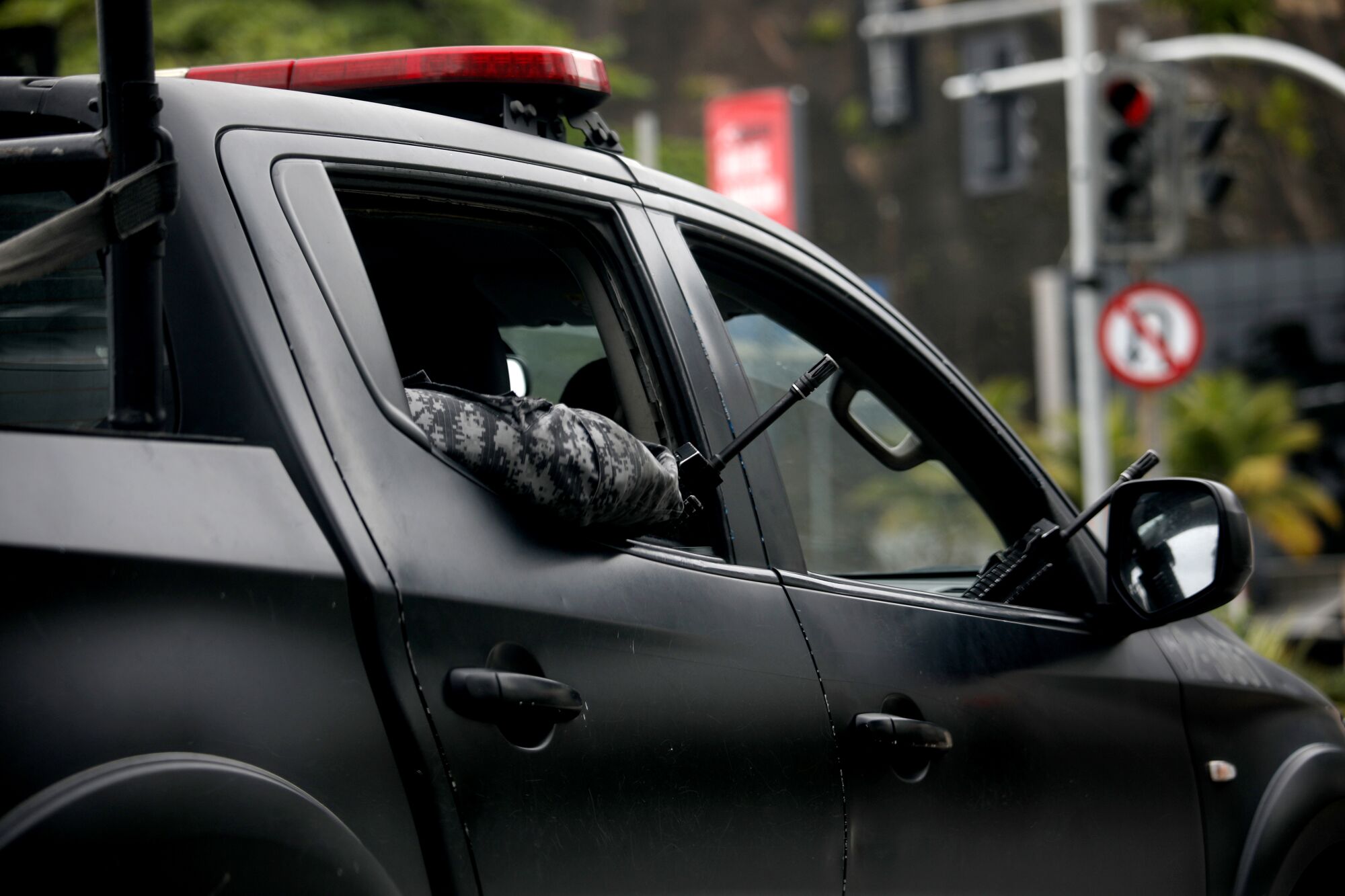 Guns can be see in a police car.