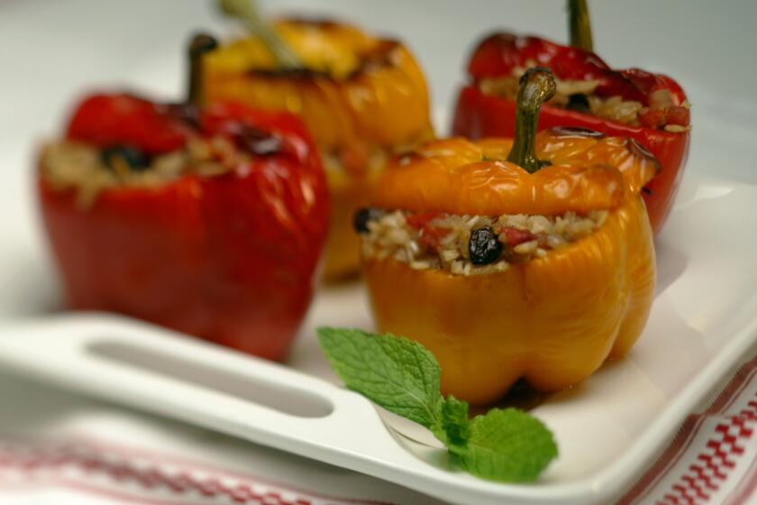 Stuffed sweet peppers with rice and currants. Recipe