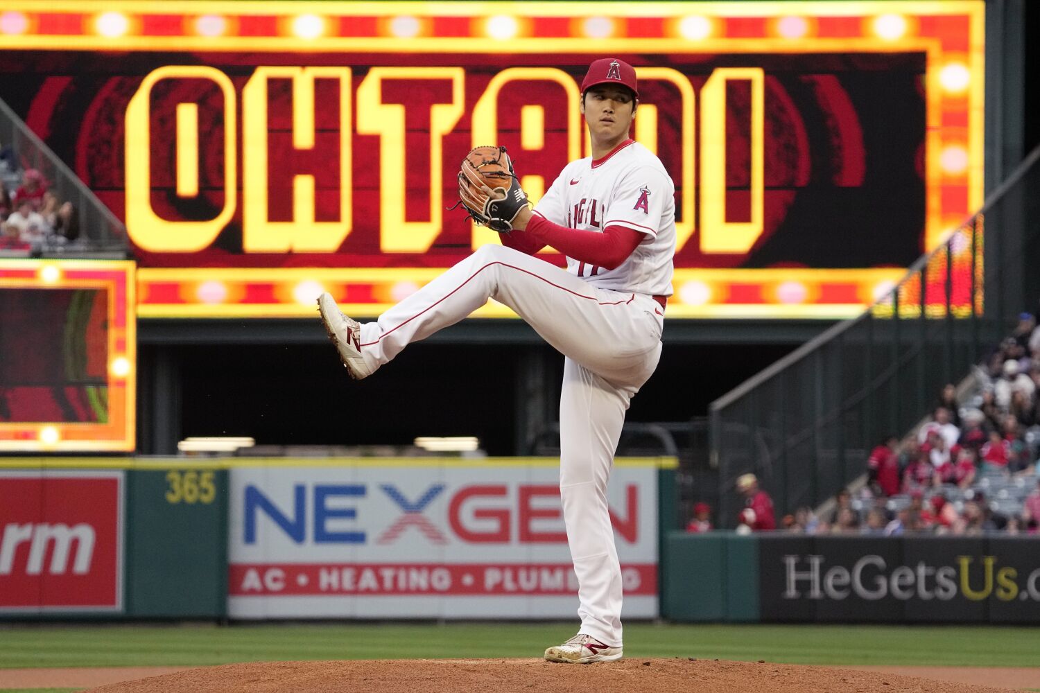 Hernández: The Angels are betting they can keep Shohei Ohtani, but is Arte Moreno ready to pay?