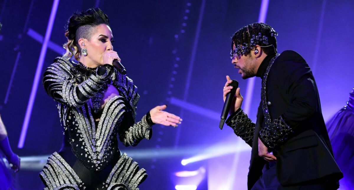 Bad Bunny junto a Ivy Queen en los MTV.