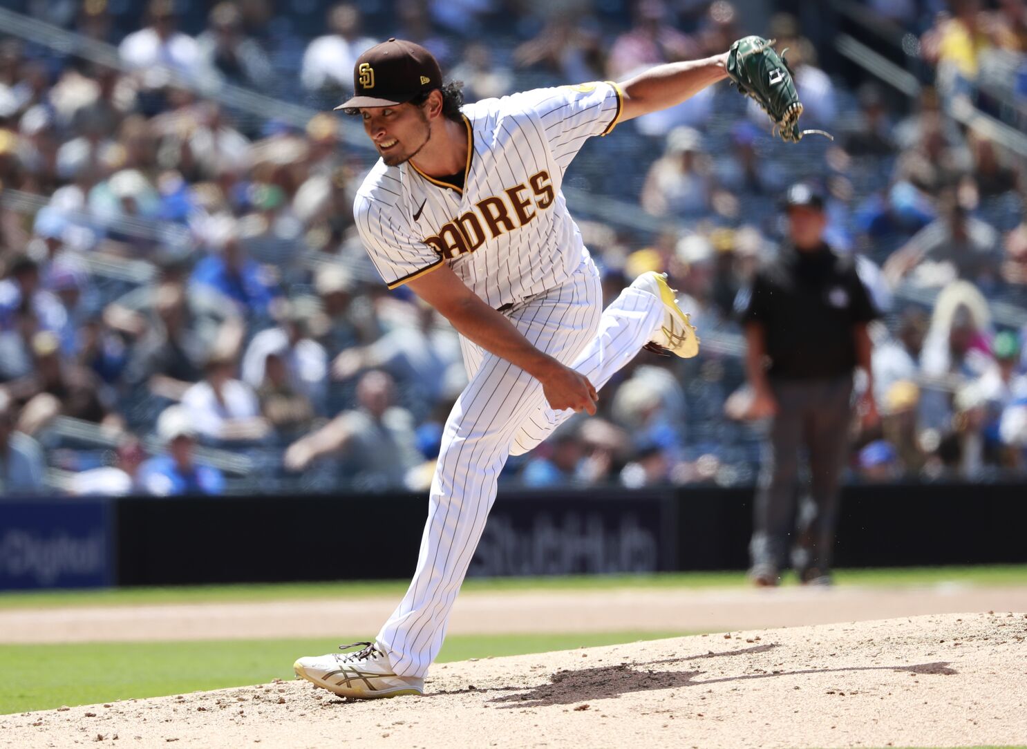 Bryce Miller: Padres hold breath after Ha-Seong Kim's shoulder