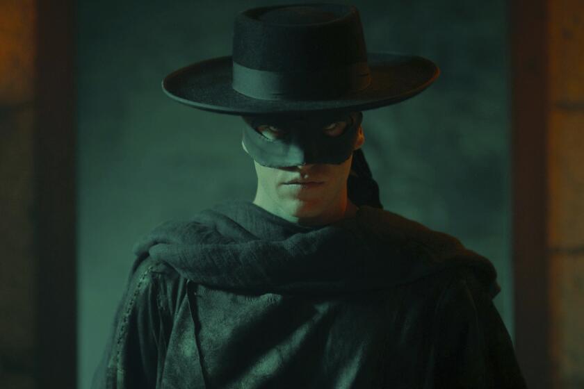 En esta imagen proporcionada por Prime Video, Miguel Bernardeau en una escena de la serie "Zorro". (Prime Video vía AP)