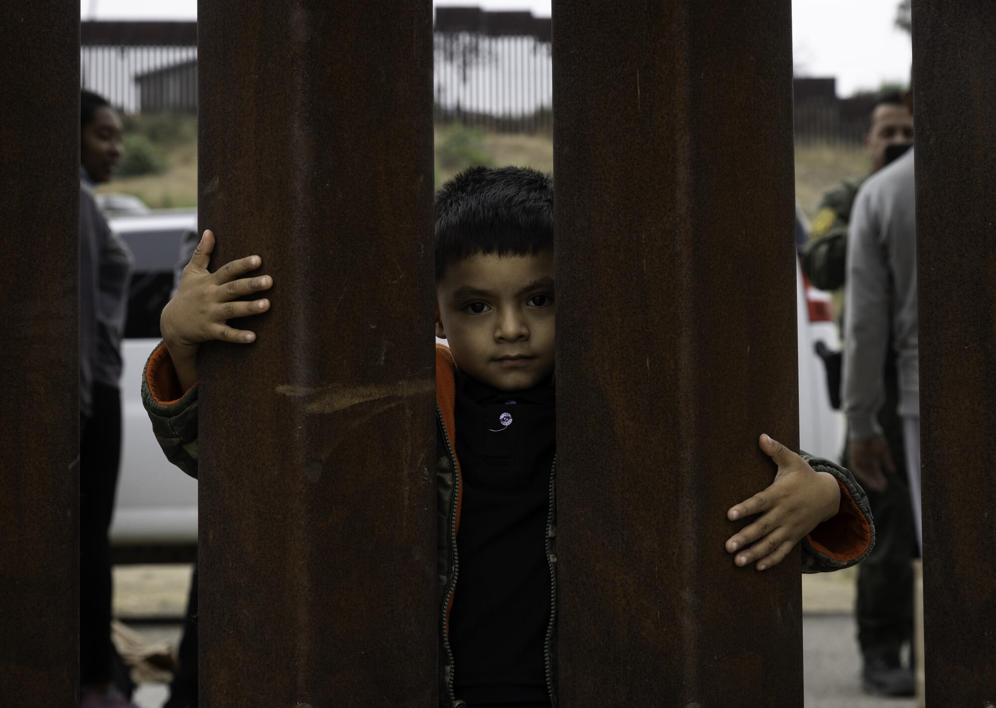 Biden's asylum order takes shape along U.S.-Mexico border in San Diego ...