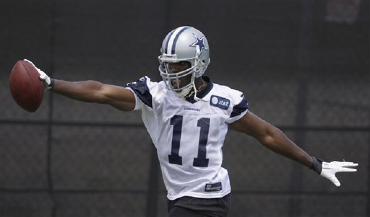 Dallas Cowboys wide receiver Roy E. Williams (11) makes the