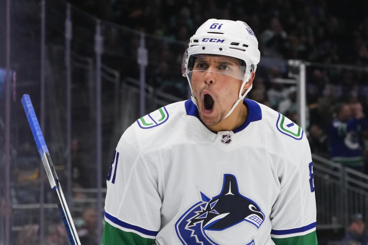 Canucks move into second-place tie in overall NHL standings
