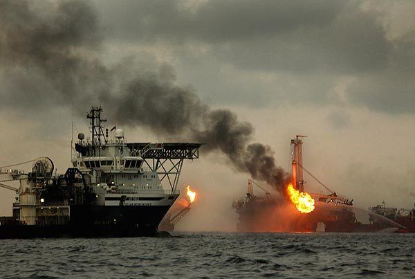 GULF OF MEXICO--JULY 15, 2010--Testing of the new capping system was halted on Thursday, when a leaking valve had to be replanced. Photo taken on July 15, 2010. (Carolyn Cole/Los Angeles Times)