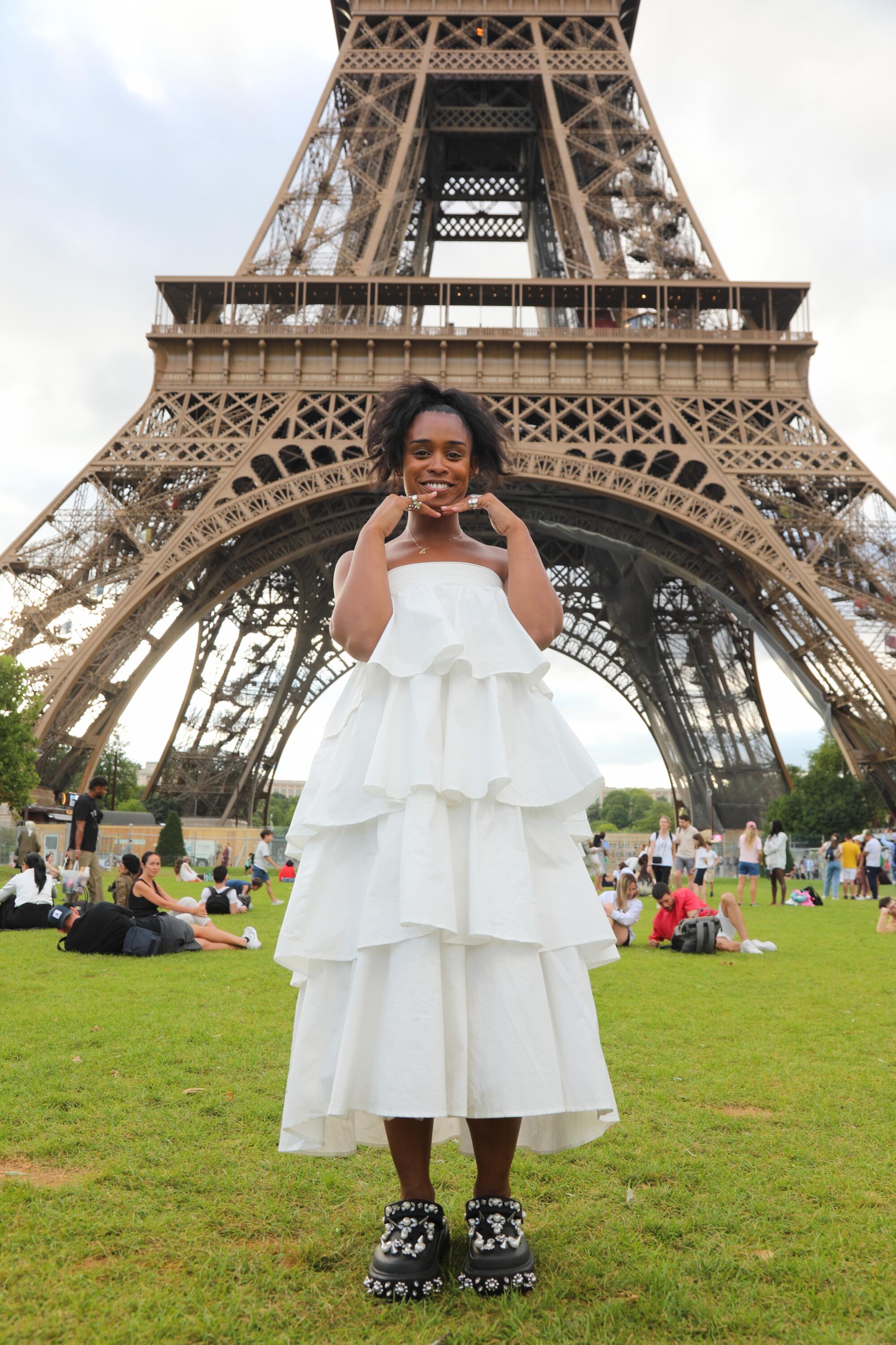 The photo next to the PFW's court, the United Arab Emirategian agreement.
