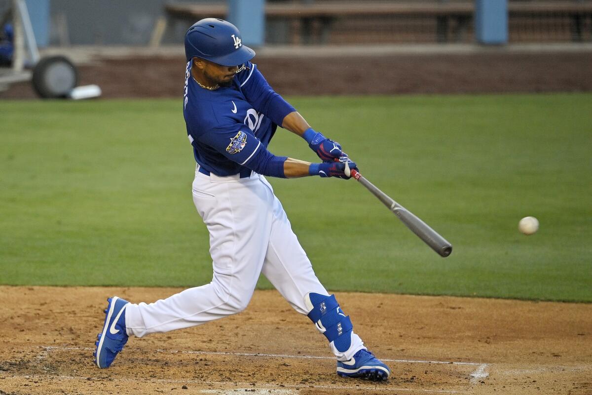 Mookie Betts makes Dodgers debut in Spring Training