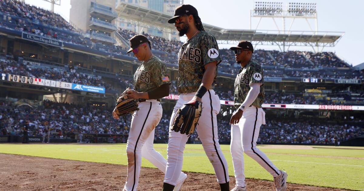 San Diego Padres: Rogers gets save, brother loss as Friars top Giants