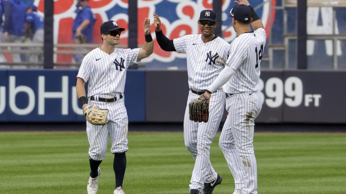 After a Wild Twist, Yankees Walk Off With a Series Sweep - The New