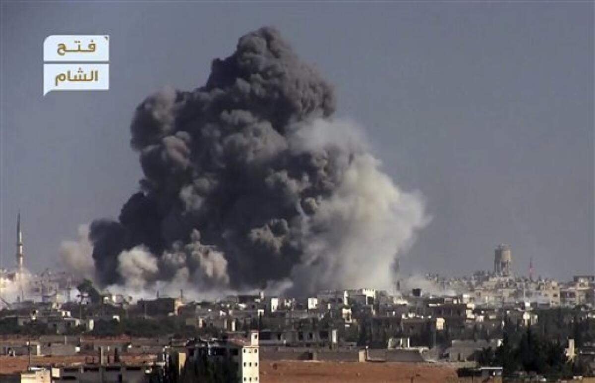 Aviones de guerra no identificados bombardearon dos hospitales de localidades situadas al oeste de la ciudad siria de Alepo (norte), donde varias personas resultaron heridas, según el Observatorio Sirio de Derechos Humanos.