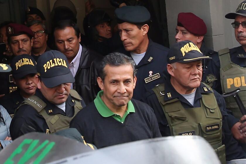 epa06088175 Former president of Peru Ollanta Humala (C) and former first lady of Peru Nadine Heredia (hidden) leaves the Palace of Justice guarded by police agents heading to the Virgen de Fatima penitentiary, in Lima, Peru, 14 July 2017. Former Peruvian president Ollanta Humala (2011-2016) and his wife Nadine Heredia are taken today to the prison of the Special Operations Directorate of the National Police (PNP), in the Lima district of Ate-Vitarte, where they will be held in preventative detention following an order issued by Judge Richard Concepcion Carhuancho on 13 July to jail the pair for up to 18 months while they are investigated for money laundering and conspiracy. EPA/Ernesto Arias ** Usable by LA, CT and MoD ONLY **