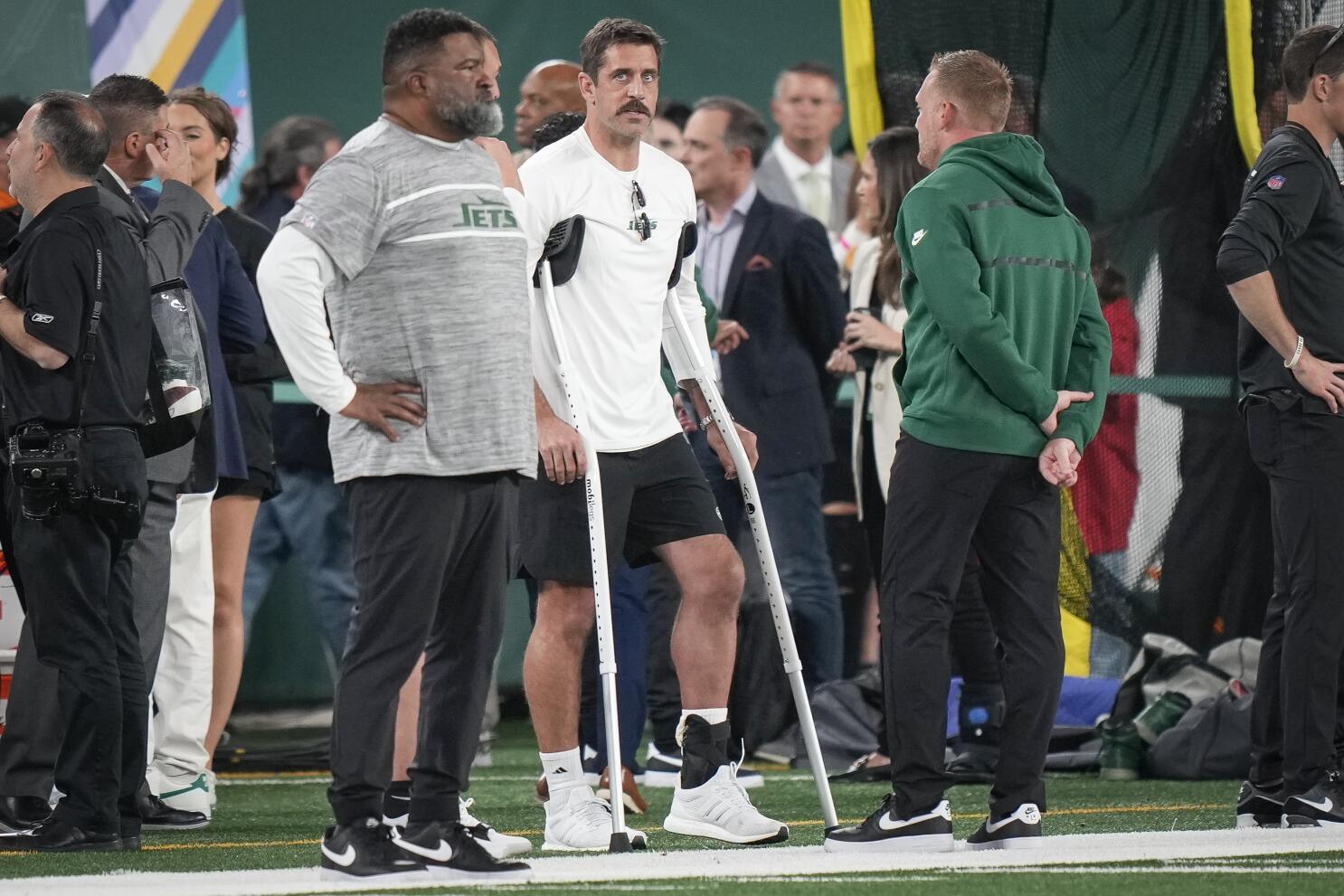 Aaron Rodgers injures his left Achilles tendon in his first series for the  Jets - The San Diego Union-Tribune