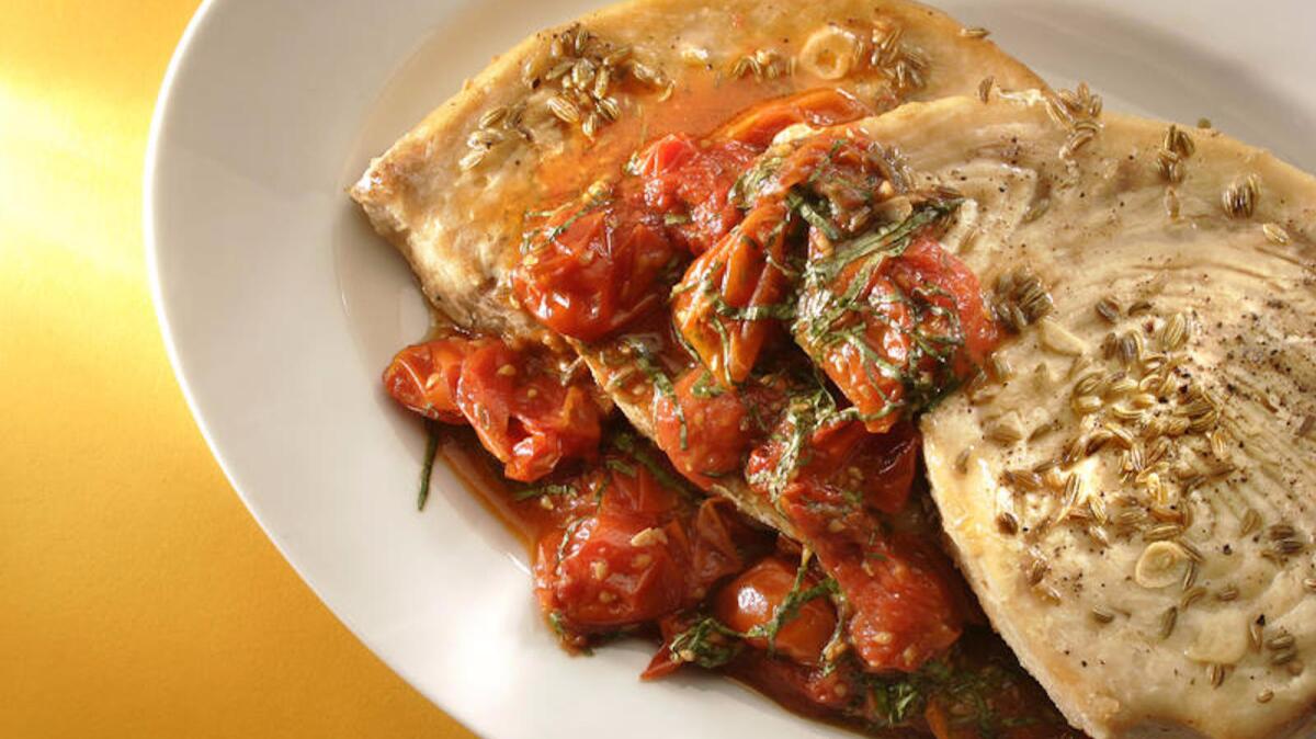 Swordfish steaks with tomatoes and fennel