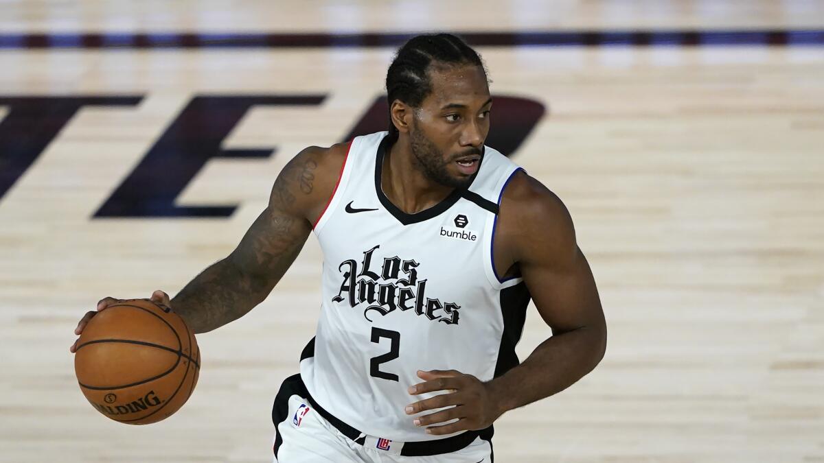 Clippers' Kawhi Leonard (2) makes his way down the court.