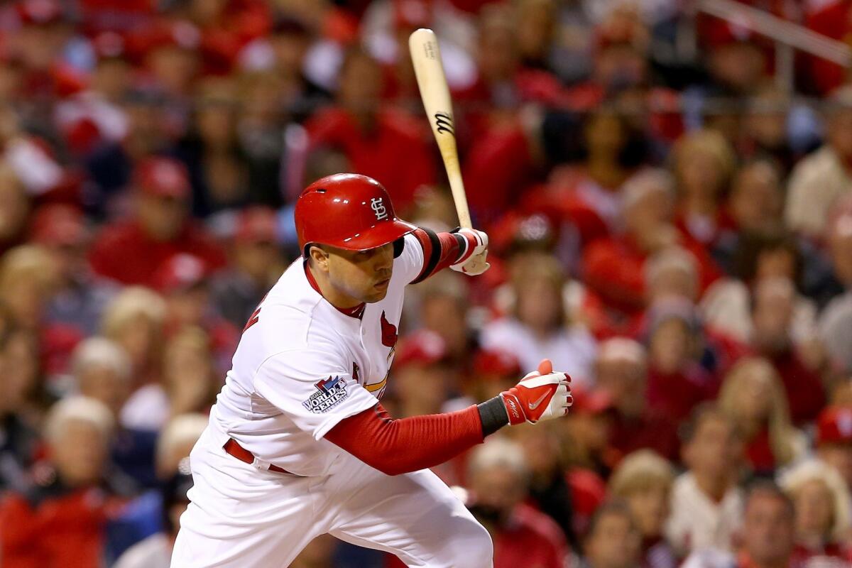 Former St. Louis Cardinals outfielder Carlos Beltran agreed to a three-year deal with the New York Yankees on Friday.