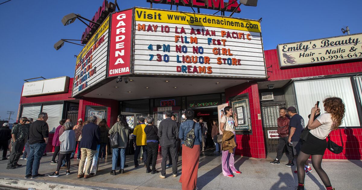 Fans rally to save family-owned Gardena Cinema in Los Angeles