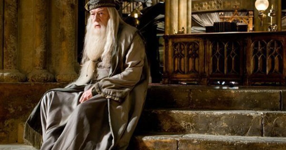 Actor dumbledore Who Plays