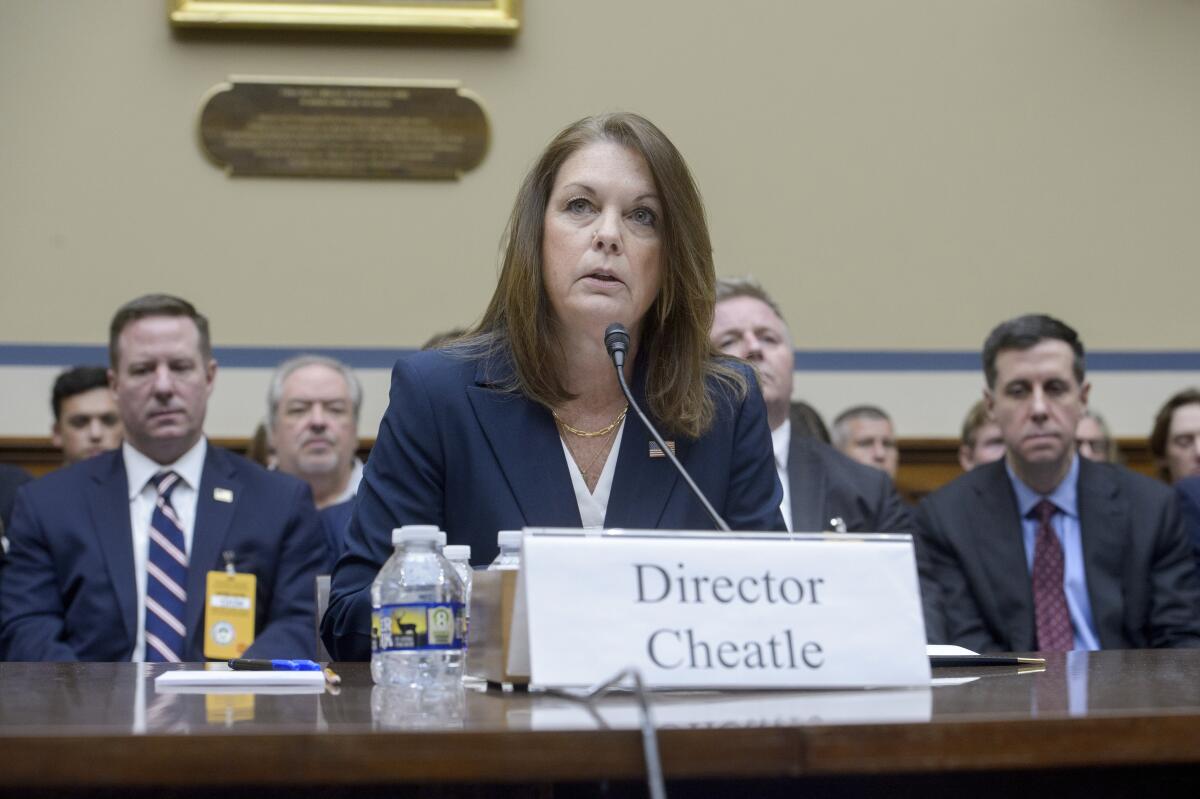 La directora del Servicio Secreto de EEUU, Kimberly Cheatle, testifica ante la Comisión de Supervisión 