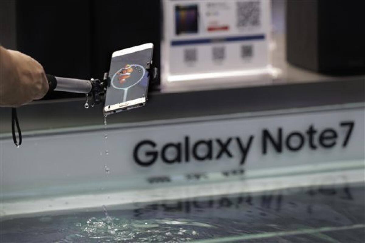 Samsung anunció el viernes que suspende la venta de su smartphone Galaxy Note 7 tras detectar que las baterías de algunos dispositivos explotan durante la carga.