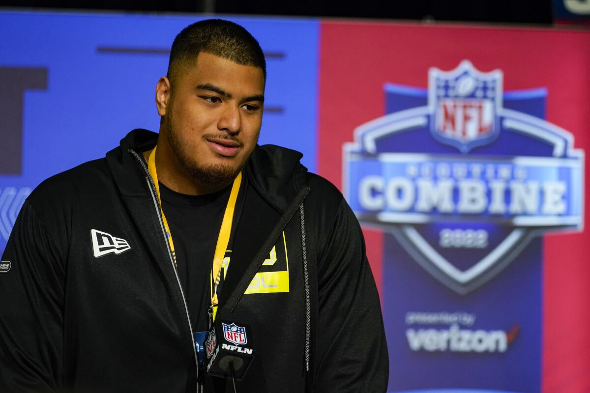 Massive tackle Daniel Faalele has actually dropped 41 pounds - The San  Diego Union-Tribune