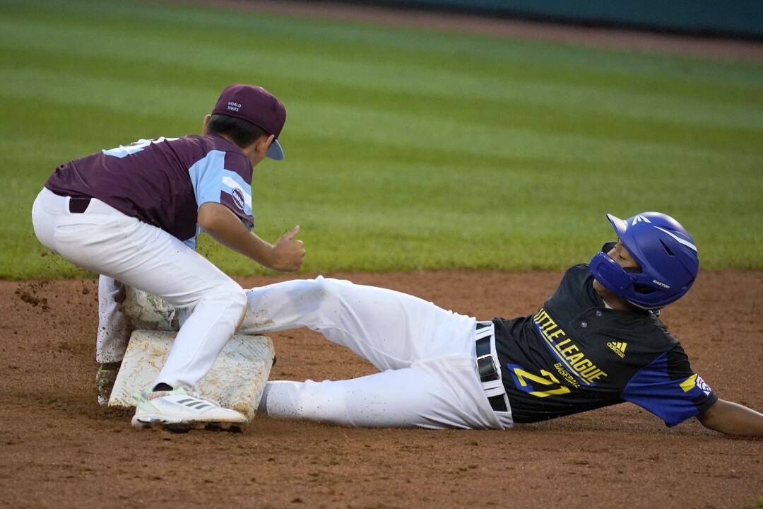 Torrance, Calif.'s Elias Emerson (21) steals second as the ball gets away from Hooksett, N.H.'s Keith Townsend.