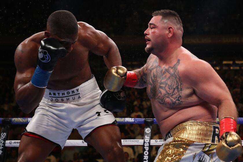 NEW YORK, NEW YORK - JUNE 01: Andy Ruiz Jr punches Anthony Joshua after their IBF/WBA/WBO heavyweight title fight at Madison Square Garden on June 01, 2019 in New York City. (Photo by Al Bello/Getty Images) ** OUTS - ELSENT, FPG, CM - OUTS * NM, PH, VA if sourced by CT, LA or MoD **