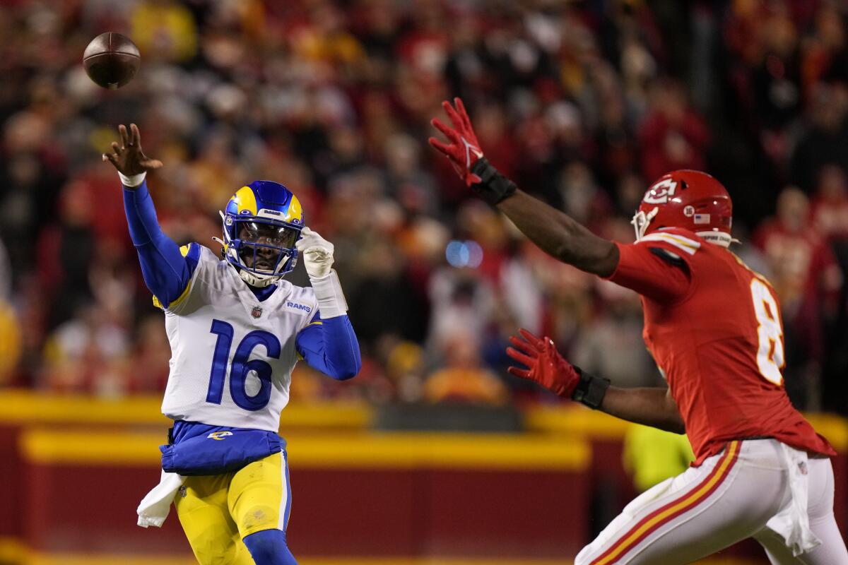  Rams quarterback Bryce Perkins (16) throws a pass over Kansas City Chiefs defensive end Carlos Dunlap (8).