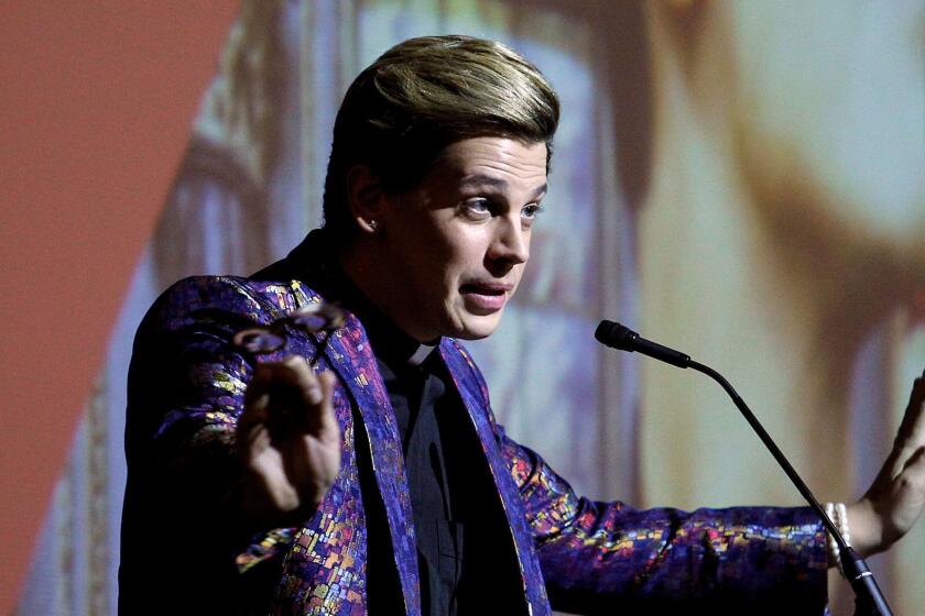 FULLERTON, CA-OCTOBER 31, 2017: Conservative provocateur Milo Yiannopoulos speaks to a crowd at Cal State Fullerton on Tuesday, October 31, 2017. (Christina House / Los Angeles Times)