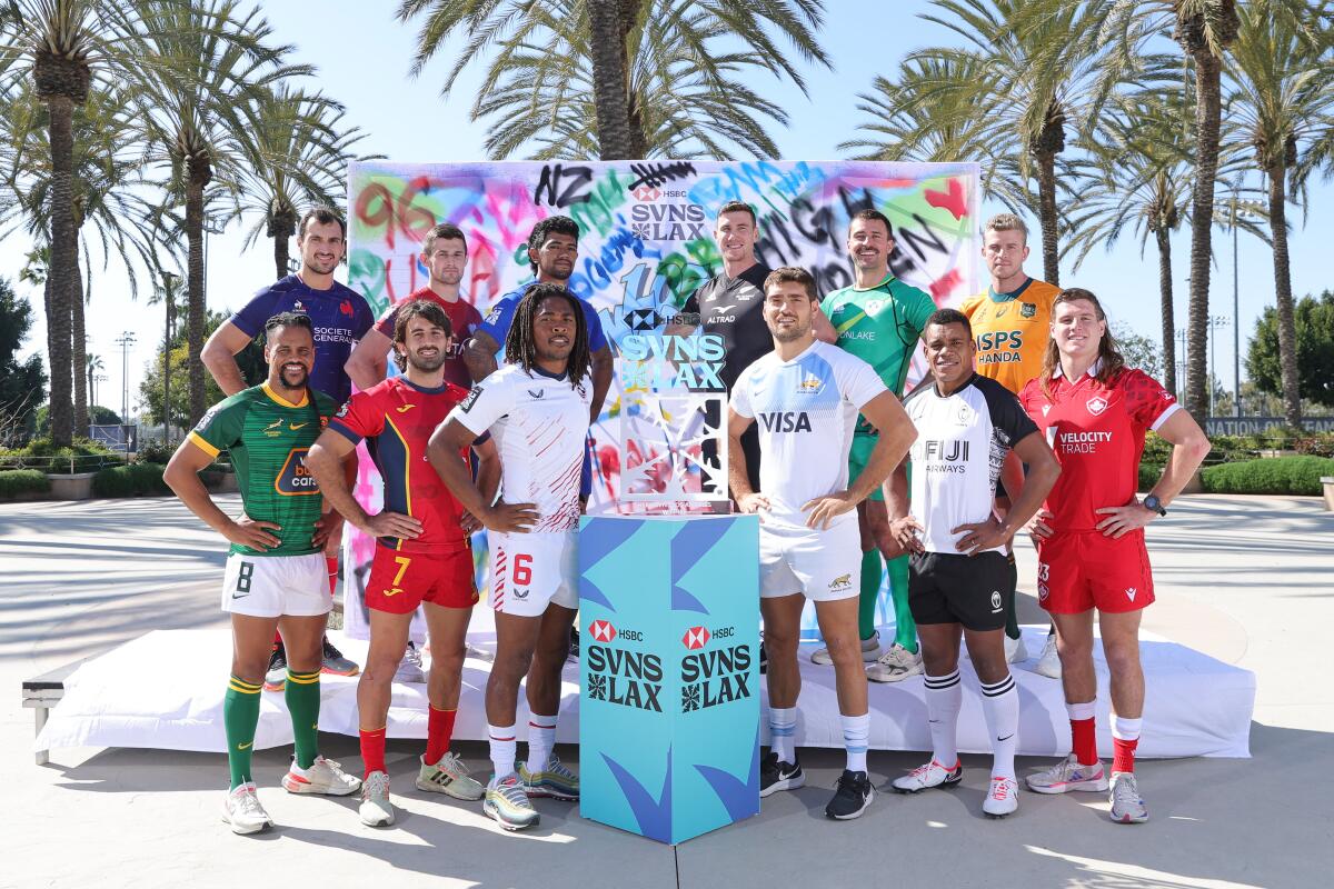 Los capitanes de los equipos participant