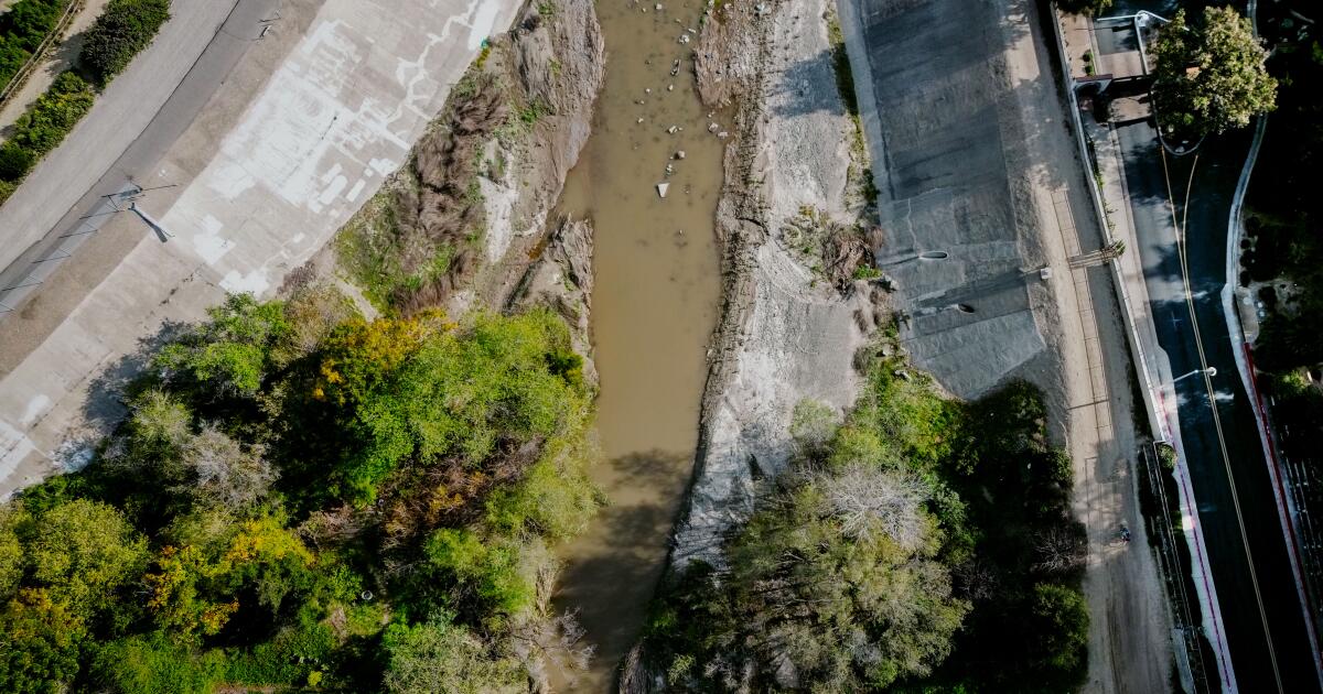 Orange County parou de pulverizar um herbicida polêmico em dois riachos