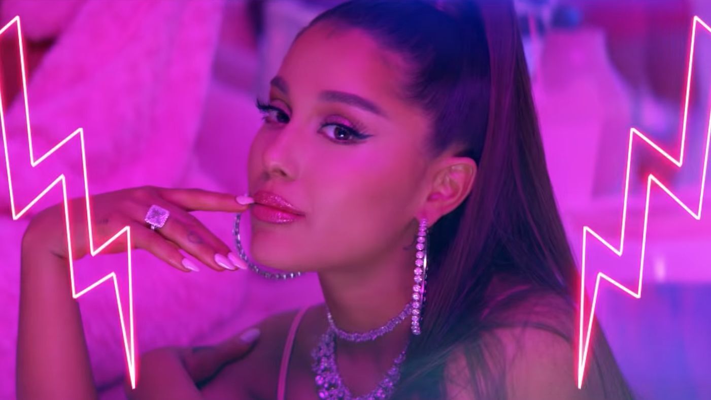 Ariana Grande Flaunts Her Hard Earned Bling In New 7 Rings Video Los Angeles Times - money roblox id ariana grande 7 rings