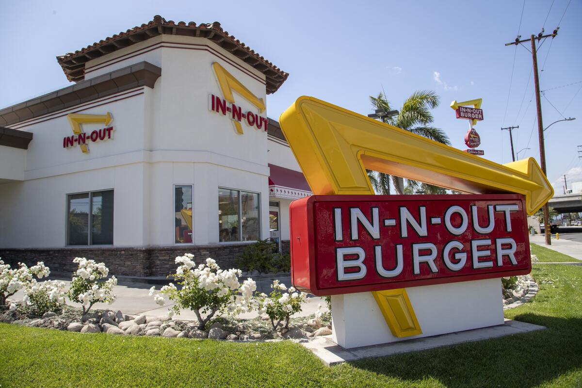 Exterior of In-n-Out Burger