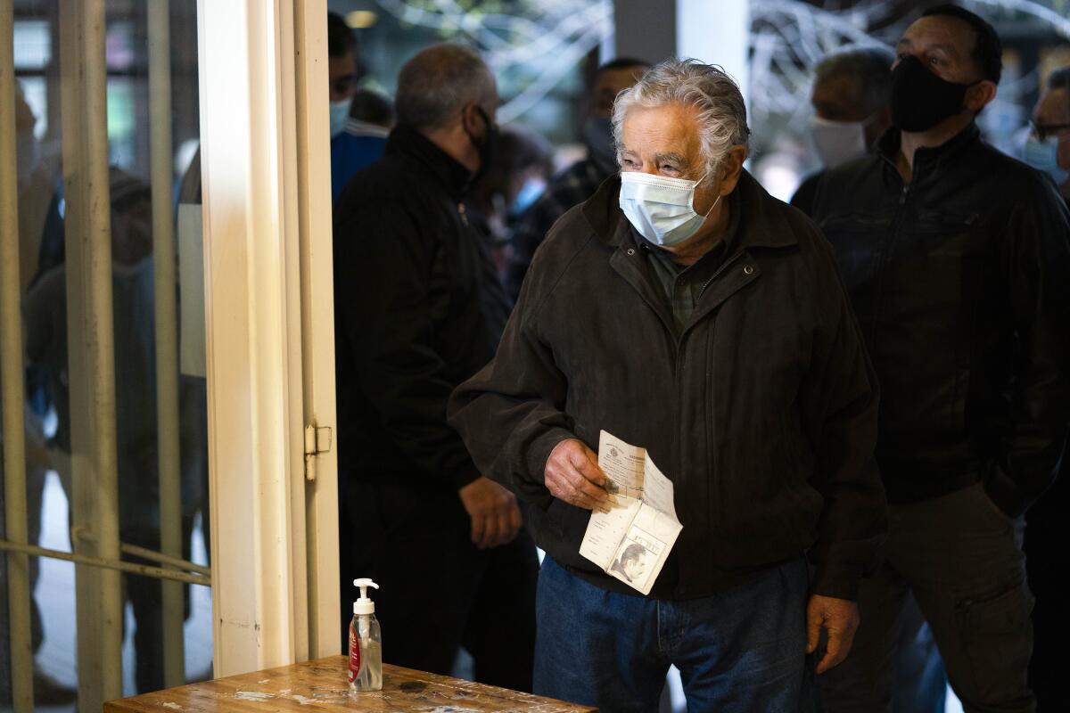 ARCHIVO - En esta foto del 27 de septiembre de 2020, el expresidente uruguayo José "Pepe" Mujica