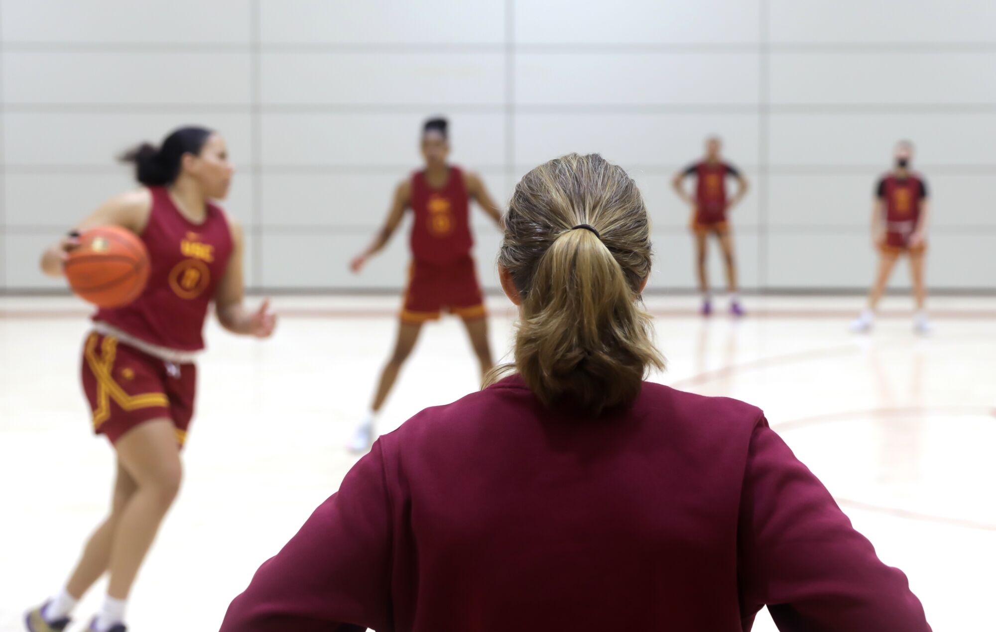 USC women's basketball head coach Lindsay Gottlieb runs practice with her team.